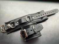 R&amp;Co Lockable Wrist Cuffs Padded Black (pair)
